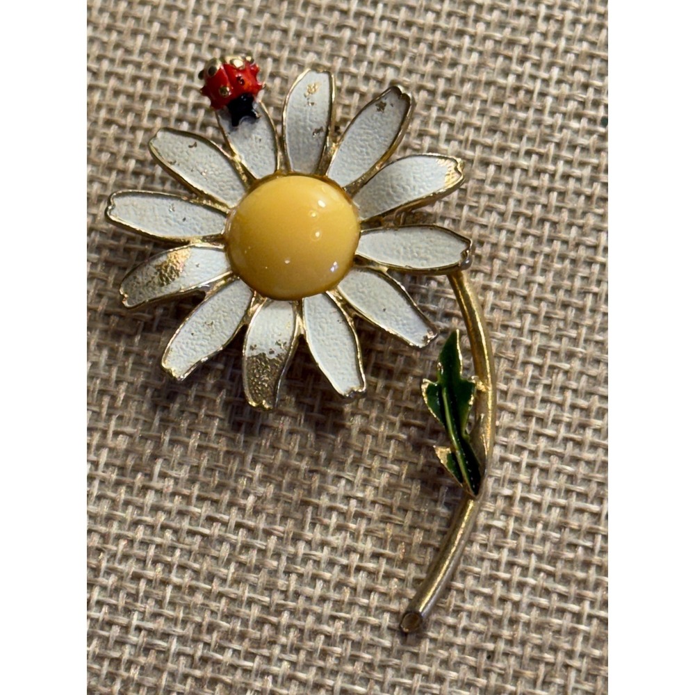 Vtg‎ WEISS Enamel Daisy Brooch Pin with Ladybug White Yellow Flower 1960s